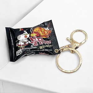 Брелок "Лапша" Samyang очень острая, черный