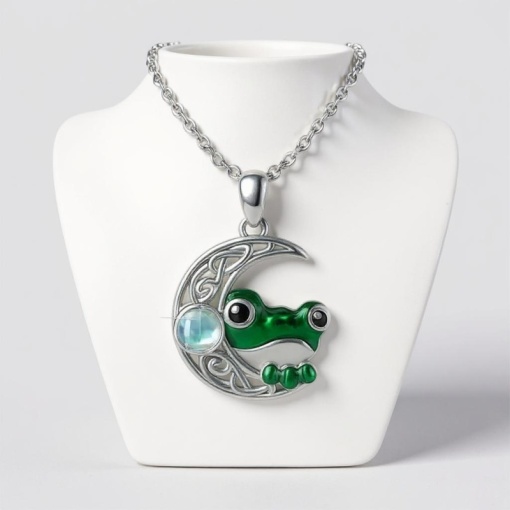 Кулон на цепочке "Emerald Frog" полумесяц